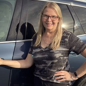 Meet your Posher, Sharon